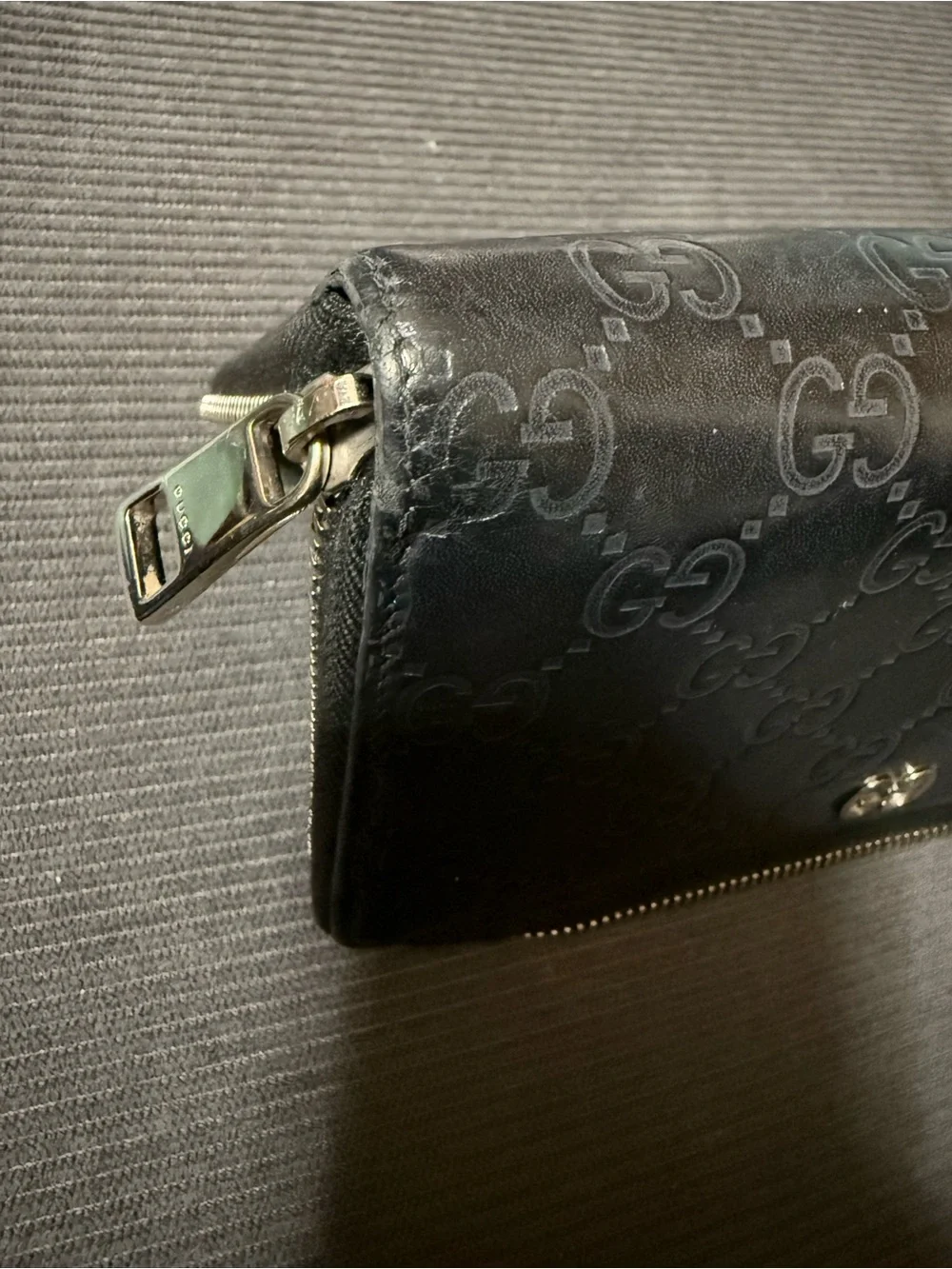 Gucci Black Embossed GG Leather Zip Wallet with Double G silver tone hardware - Picture 8 of 9